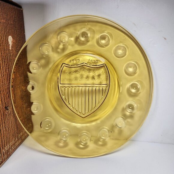 American Bicentennial Amber 8" Salad Plates with Original Box Anchor Hocking - Picture 10 of 12